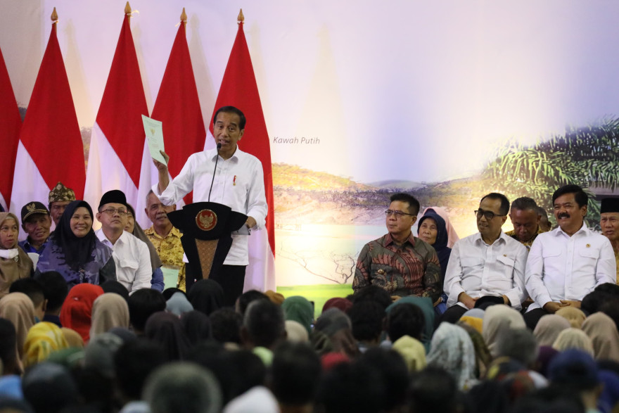 Penyerahan Sertifikat Tanah PTSL oleh Presiden Joko Widodo